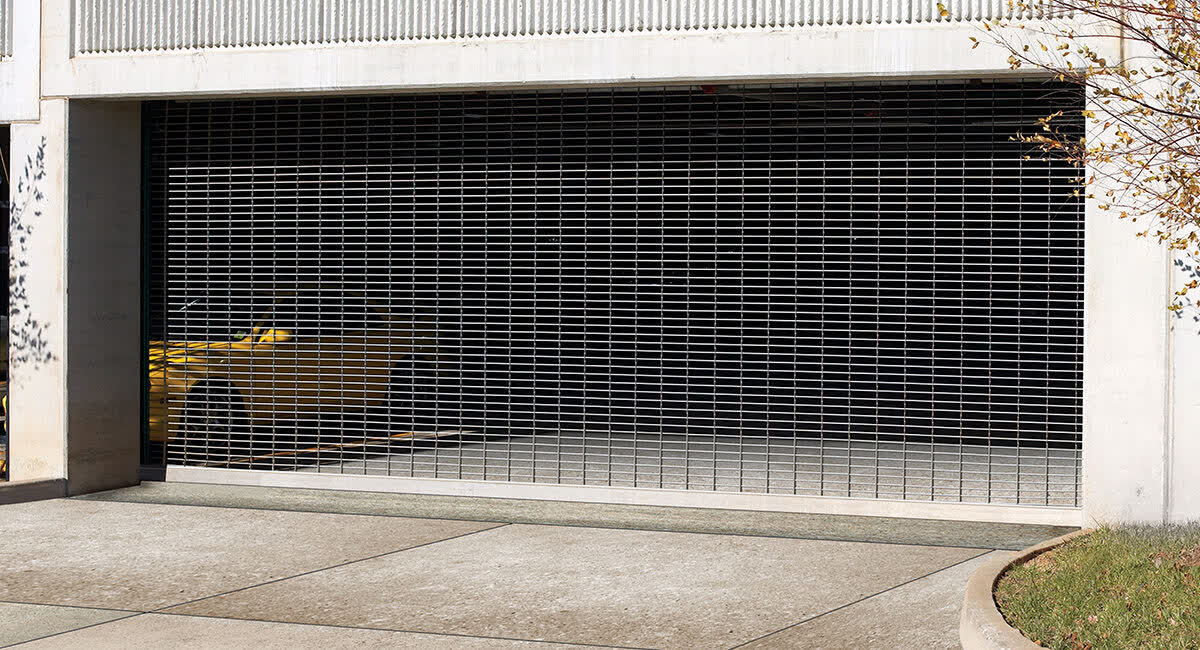 Commercial overhead door